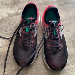 Women’s Brooks tennis shoes